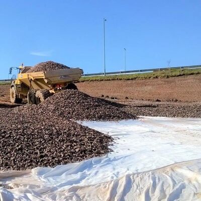 औद्योगिक ग्रेड पॉलीप्रोपाइलीन पीईटी बुना हुआ जियोटेक्सटाइल कपड़े 300 ग्राम नदी तटबंध के लिए टिकाऊ