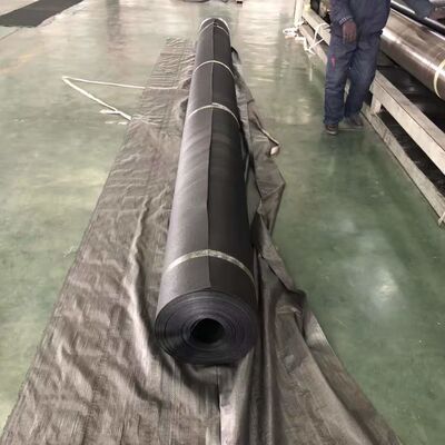 तन्य शक्ति ≥15MPa एचडीपीई जियोमेम्ब्रेन लाइनर चौड़ाई 1 से 12 मीटर ऑक्सीजन इंडेक्स ≥30 प्रतिशत टिकाऊ वाटरप्रूफ मेम्ब्रेन