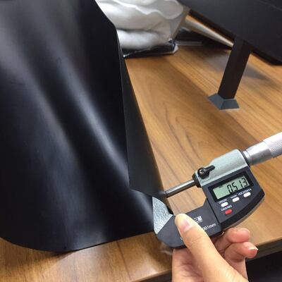 एंटी-सीपगेज वाटरप्रूफ अपारगम्य चिकनी बनावट एचडीपीई जियोमेम्ब्रेन लाइनर तालाब लाइनर लैंडफिल खनन जल जलाशय लाइनर के लिए