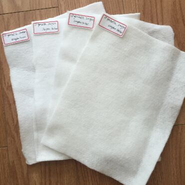 पॉलिएस्टर लघु फाइबर सुई छिद्रित गैर बुना जियोटेक्सटाइल फुटपाथ सुदृढीकरण के लिए