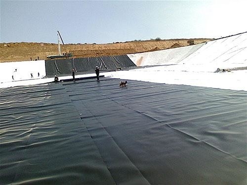 0.1-3.0 मिमी मोटाई जियोमेम्ब्रेन हाइड्रोस्टैटिक दबाव प्रतिरोध ≥1.0Mpa के साथ