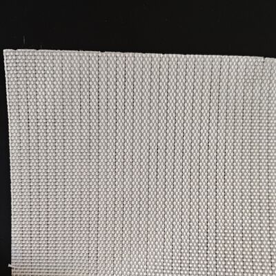 औद्योगिक ग्रेड पॉलीप्रोपाइलीन पीईटी बुना हुआ जियोटेक्सटाइल कपड़े 300 ग्राम नदी तटबंध के लिए टिकाऊ